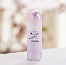 Rozświetlające serum do twarzy - Shiseido White Lucent Illuminating Micro-Spot Serum — Zdjęcie N6